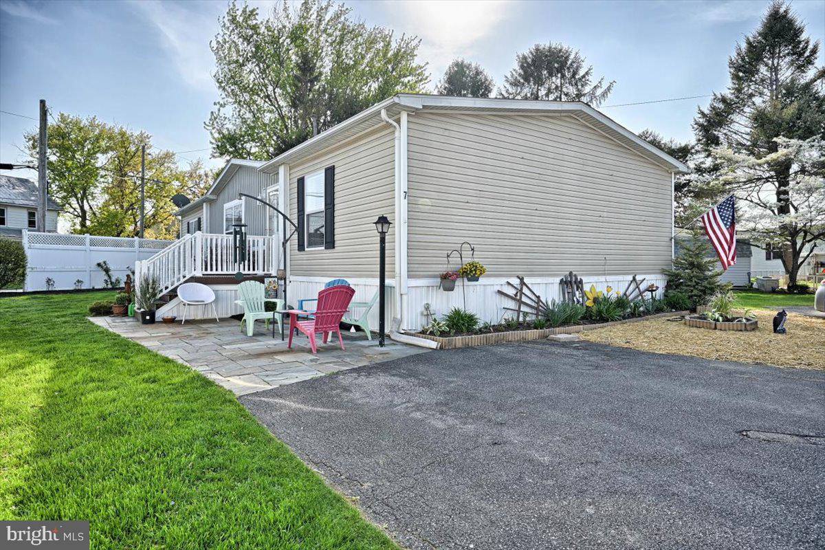 7 Janis Road Gordonville, PA 17529 - Photo 3 of 31 Gallery Image 3