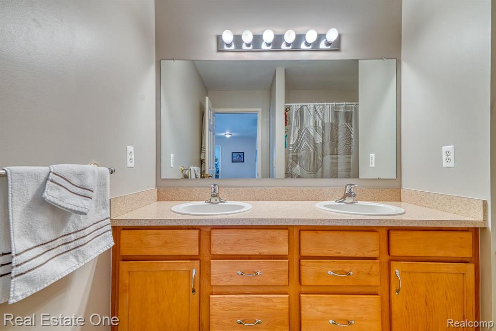 3370 Everett Drive Rochester Hills, MI 48307 - Photo 18 of 36
