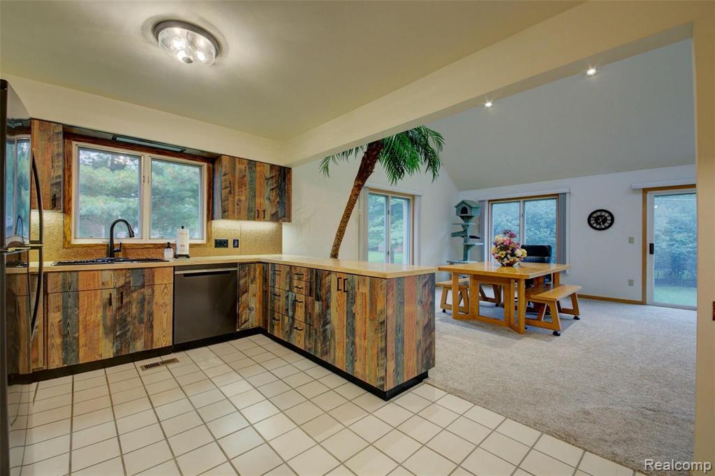 26198 Steele Road Farmington Hills, MI 48331 - Photo 18 of 31