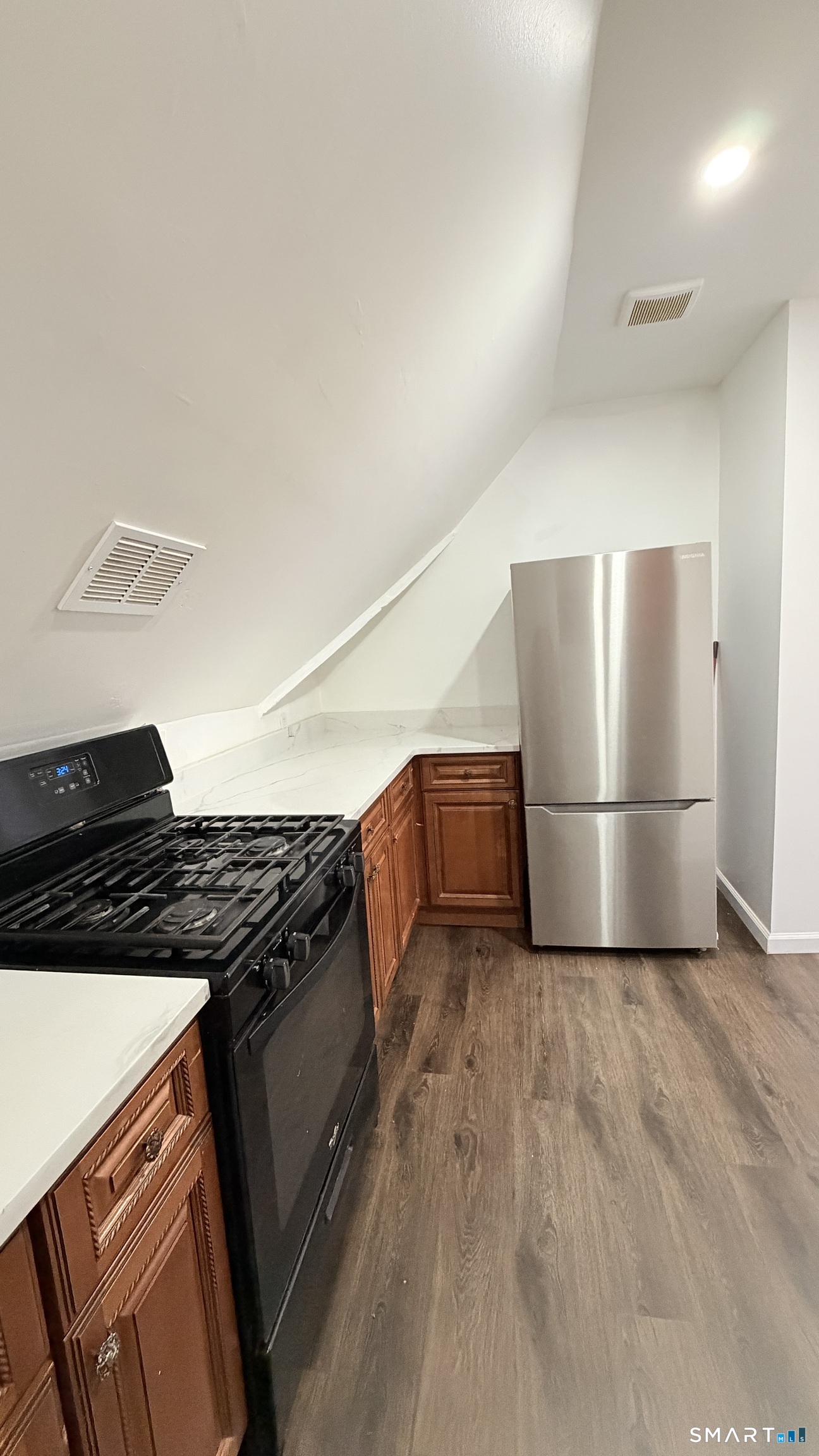 466 Hollister Avenue, Unit 3 Bridgeport, CT 06607 - Photo 7 of 10