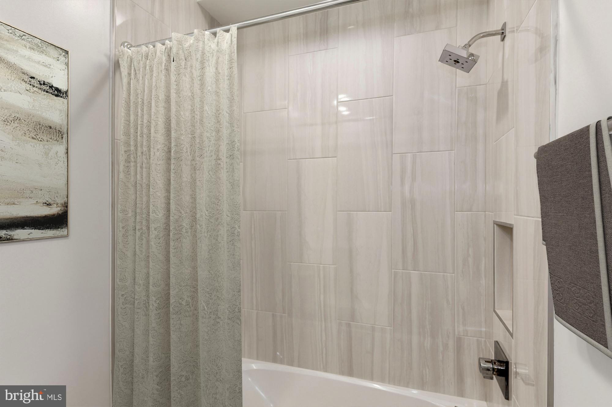 2009 E Street Northeast, Unit 4 Washington, DC 20002 - Photo 46 of 76 Combo tub/shower (VS)