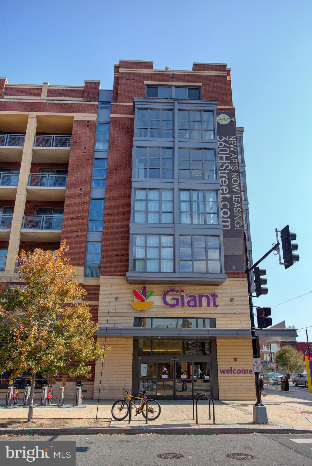 2009 E Street Northeast, Unit 4 Washington, DC 20002 - Photo 65 of 76 Giant on H Street.
