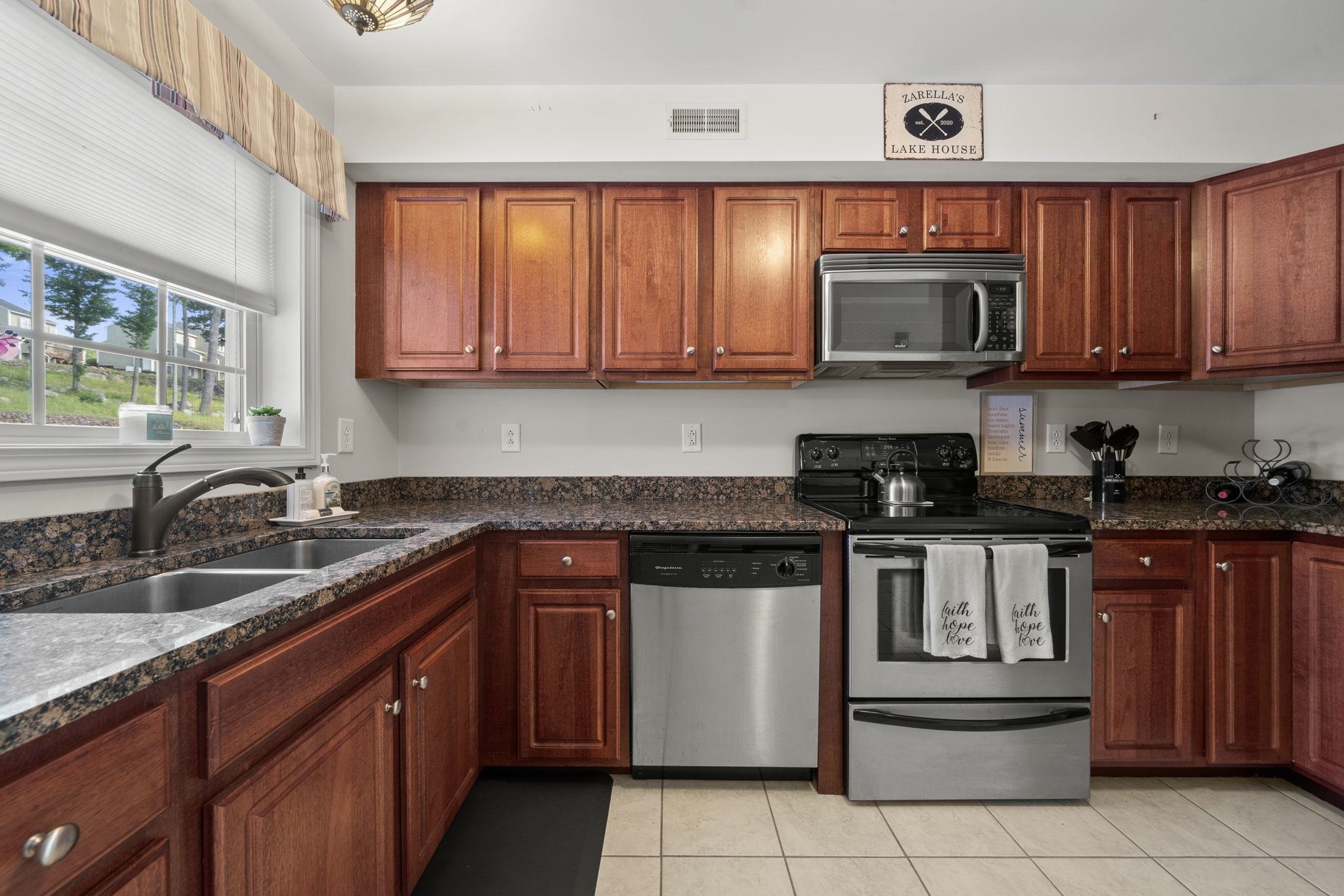 28 Shane Way, Unit 2 Laconia, NH 03246 - Photo 15 of 40