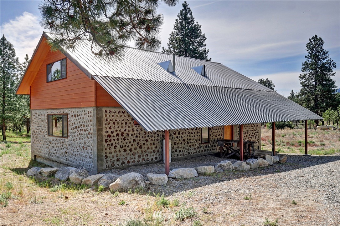 137 Jason Lucas Road Methow, WA 98834 - Photo 3 of 36 a view of a house with wooden fence