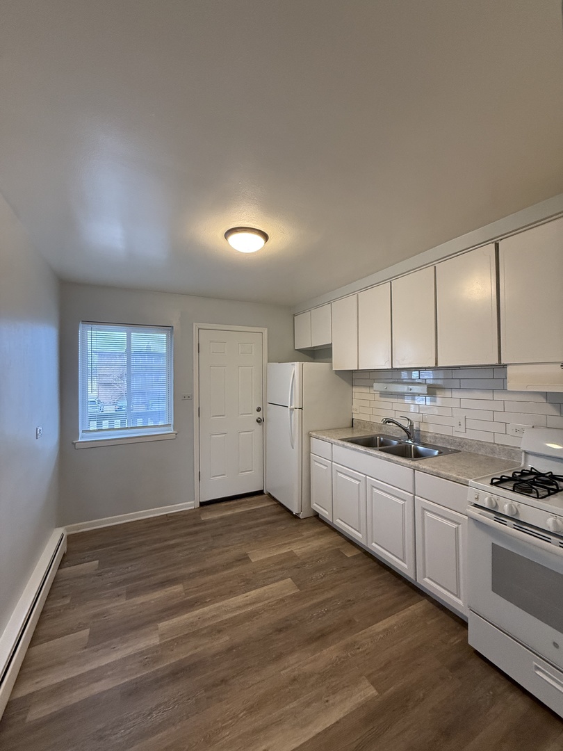 2124 14th Avenue, Unit 1S Broadview, IL 60155 - Photo 5 of 7 a kitchen with granite countertop a stove and cabinets