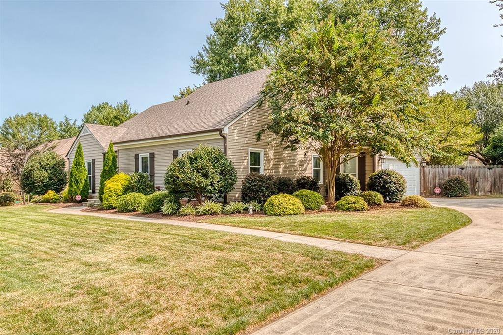 4733 Truscott Road Charlotte, NC 28226 - Photo 2 of 27 Gallery Image 2