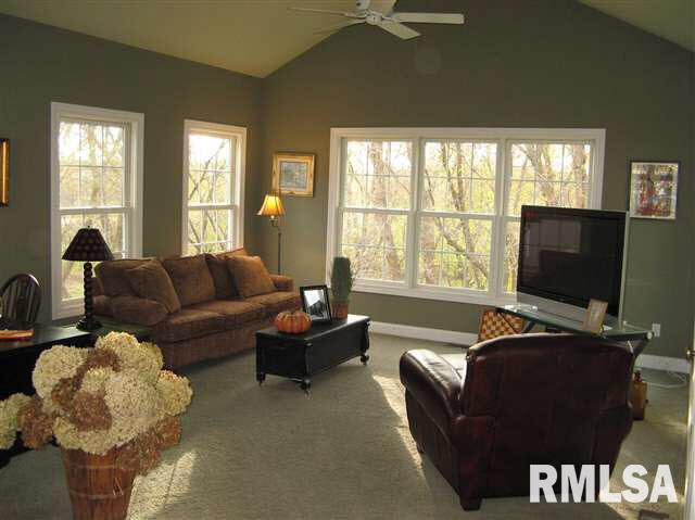5372 Hugo Road Bettendorf, IA 52722 - Photo 3 of 12 Gallery Image 3