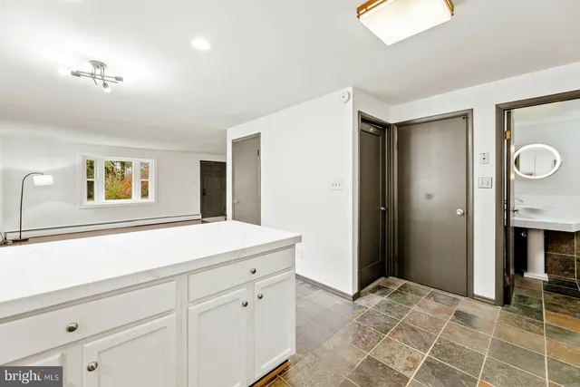 $2,550 | 586 A Olive Street, Unit B, Warminster, PA 18974