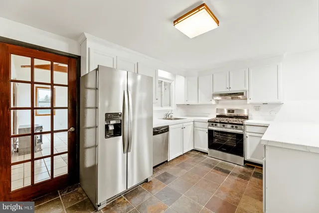 $2,550 | 586 A Olive Street, Unit B, Warminster, PA 18974