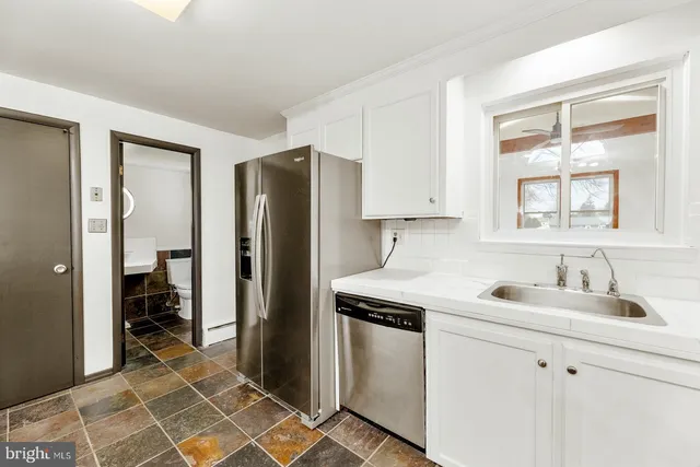 $2,550 | 586 A Olive Street, Unit B, Warminster, PA 18974