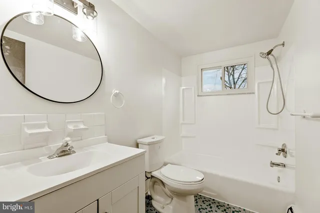 $2,550 | 586 A Olive Street, Unit B, Warminster, PA 18974