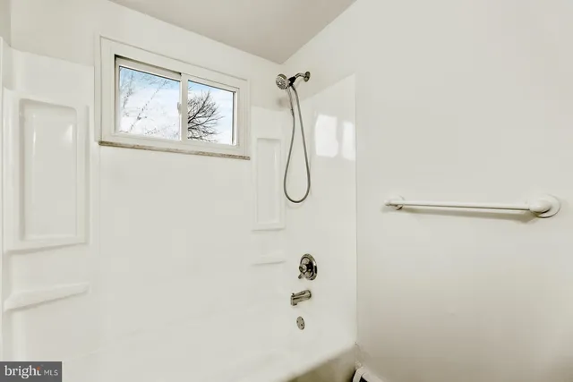 $2,550 | 586 A Olive Street, Unit B, Warminster, PA 18974