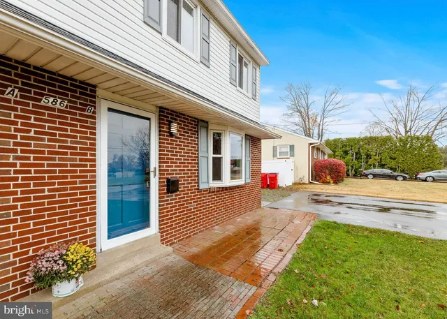 $2,550 | 586 A Olive Street, Unit B, Warminster, PA 18974