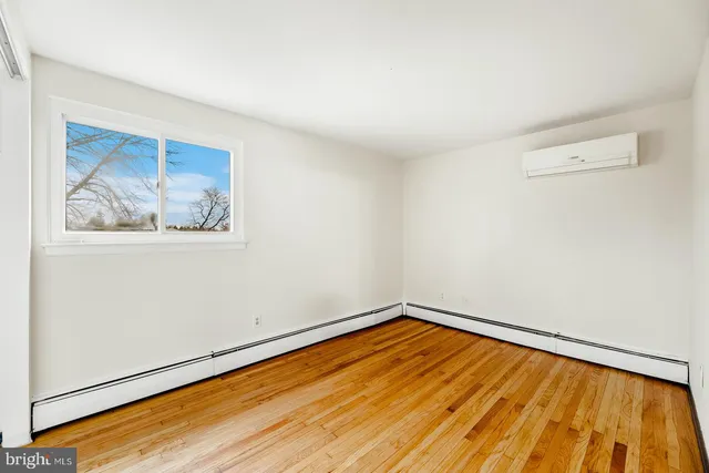 $2,550 | 586 A Olive Street, Unit B, Warminster, PA 18974