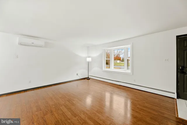 $2,550 | 586 A Olive Street, Unit B, Warminster, PA 18974