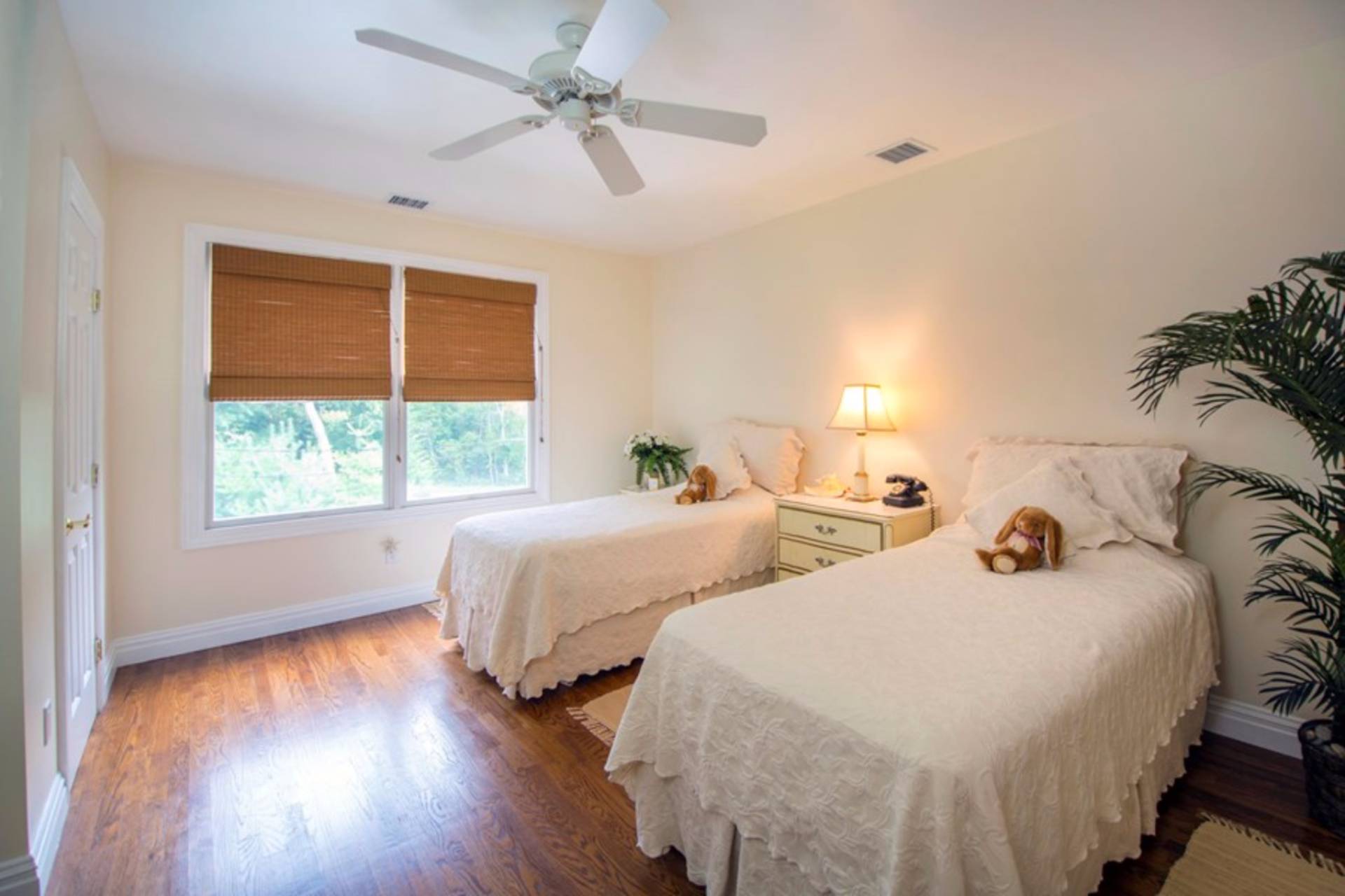 7 Cove Road North Southampton, NY 11968 - Photo 19 of 21 Gallery Image 19