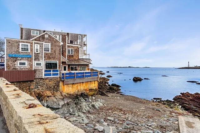 $2,950 | 3 Circle Street, Unit 3, Marblehead, MA 01945