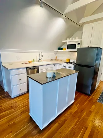 $2,950 | 3 Circle Street, Unit 3, Marblehead, MA 01945