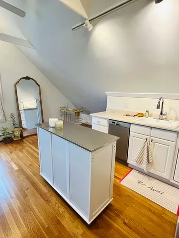 $2,950 | 3 Circle Street, Unit 3, Marblehead, MA 01945