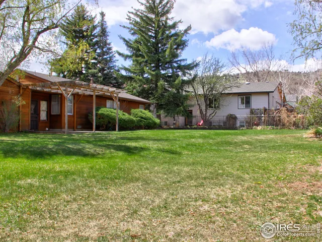 a front view of house with yard