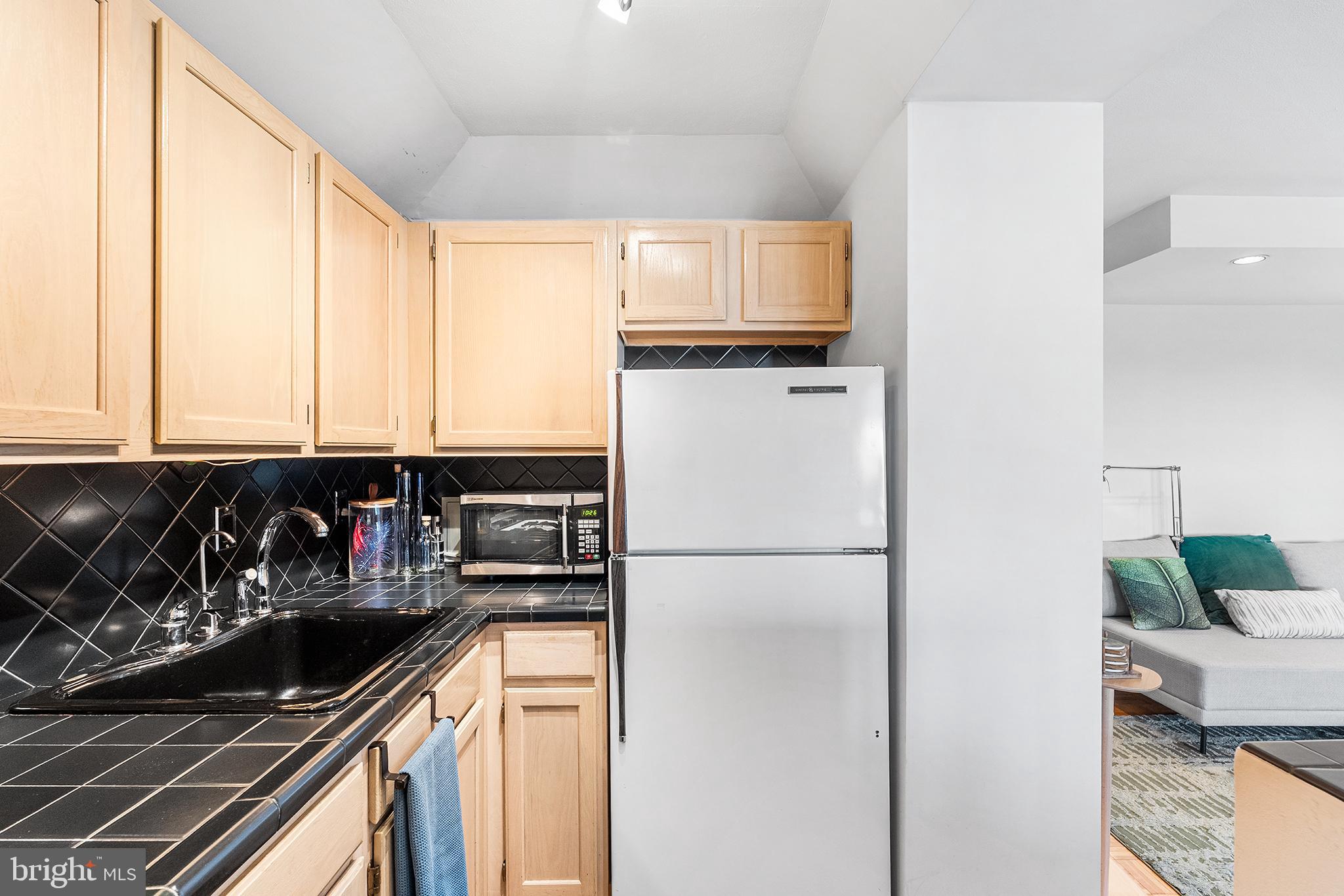 604 South Washington Square, Unit 1106 Philadelphia, PA 19106 - Photo 11 of 24 Tile countertop and good workspace