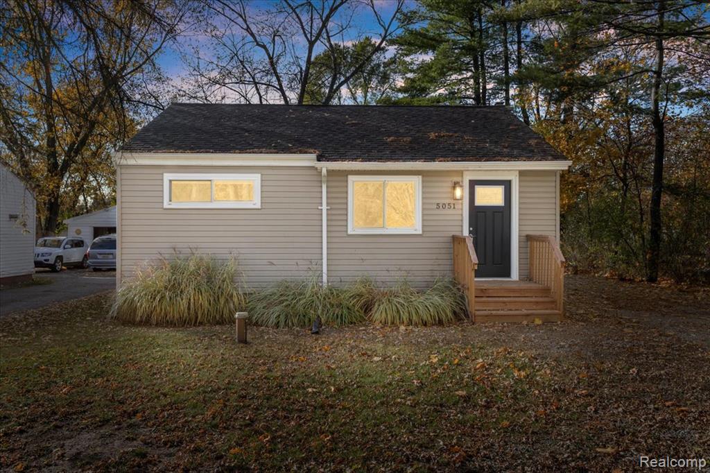 5051 Sashabaw Road Clarkston, MI 48346 - Photo 3 of 31