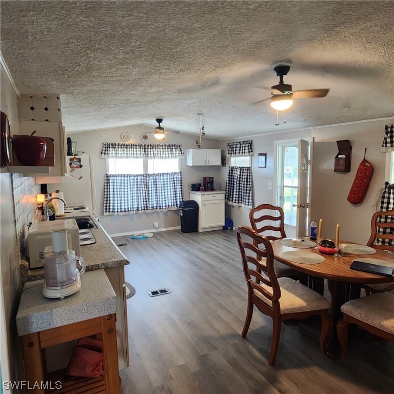 302 Pinecrest Avenue Moore Haven, FL 33471 - Photo 12 of 17 a view of a dining room with furniture