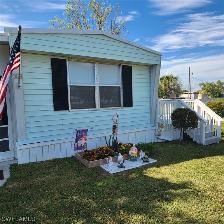 302 Pinecrest Avenue Moore Haven, FL 33471 - Photo 2 of 17 a view of a house with a yard
