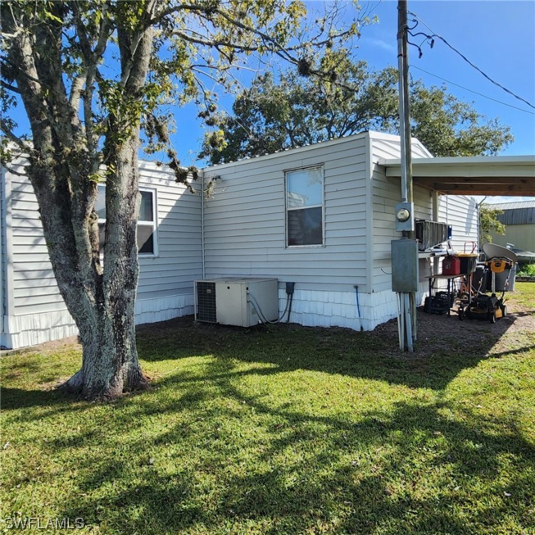 302 Pinecrest Avenue Moore Haven, FL 33471 - Photo 8 of 17 a view of a backyard with a tree