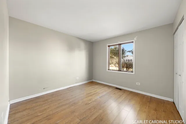 $305,000 | 971 West Court, Unit B, Naperville, IL 60563