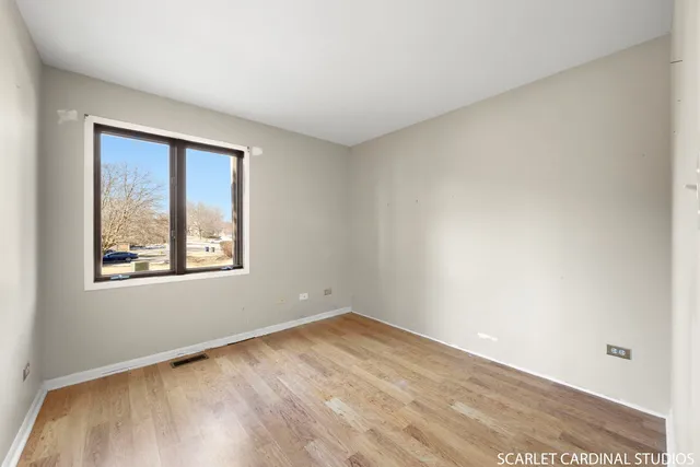 $305,000 | 971 West Court, Unit B, Naperville, IL 60563