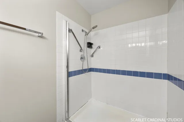 $305,000 | 971 West Court, Unit B, Naperville, IL 60563