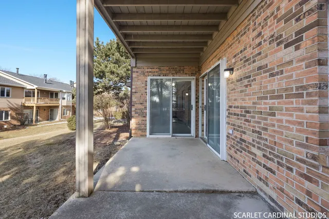 $305,000 | 971 West Court, Unit B, Naperville, IL 60563