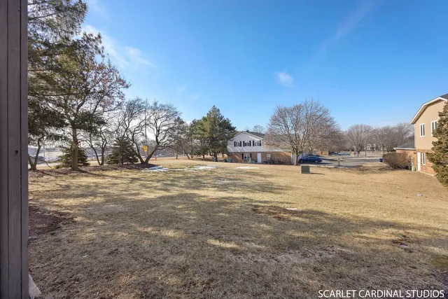 $305,000 | 971 West Court, Unit B, Naperville, IL 60563