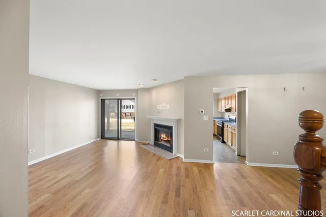 $305,000 | 971 West Court, Unit B, Naperville, IL 60563