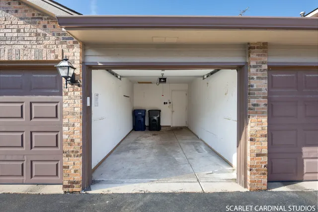 $305,000 | 971 West Court, Unit B, Naperville, IL 60563