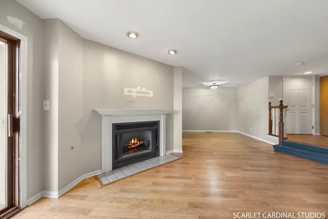 $305,000 | 971 West Court, Unit B, Naperville, IL 60563