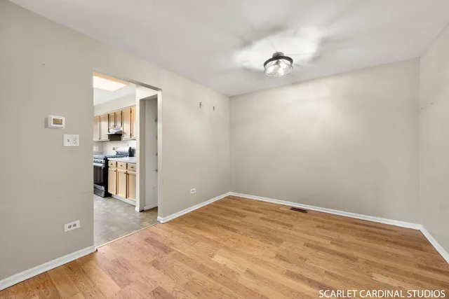 $305,000 | 971 West Court, Unit B, Naperville, IL 60563