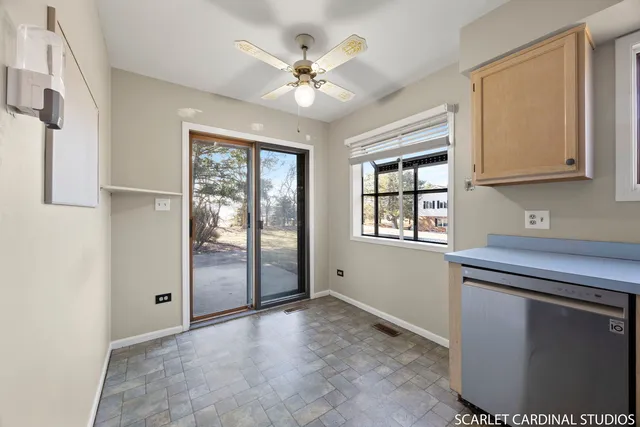 $305,000 | 971 West Court, Unit B, Naperville, IL 60563