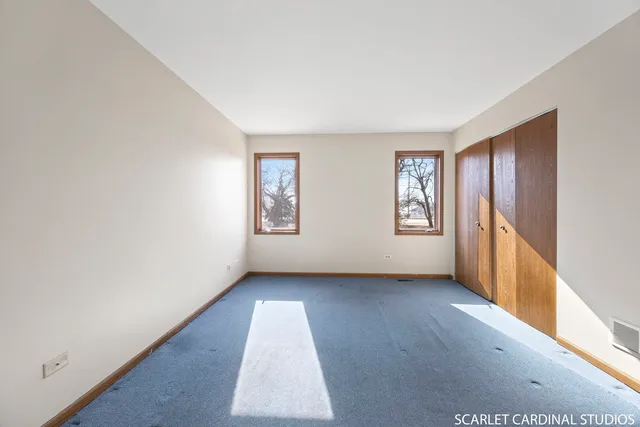 $305,000 | 971 West Court, Unit B, Naperville, IL 60563