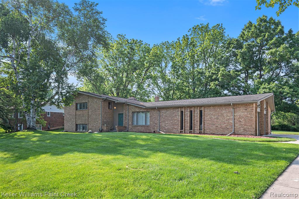2337 Blockton Road Rochester Hills, MI 48306 - Photo 2 of 24