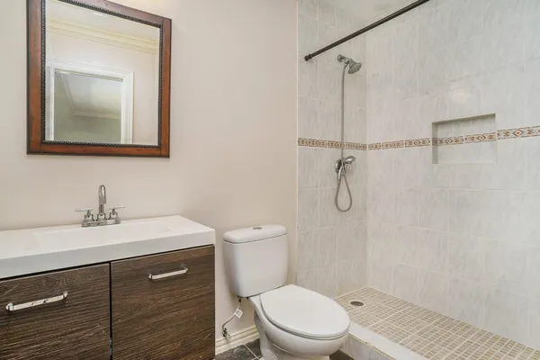 $1,750 | 6319 Hollow Pines Drive, Houston, TX 77049