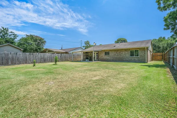 $1,750 | 6319 Hollow Pines Drive, Houston, TX 77049