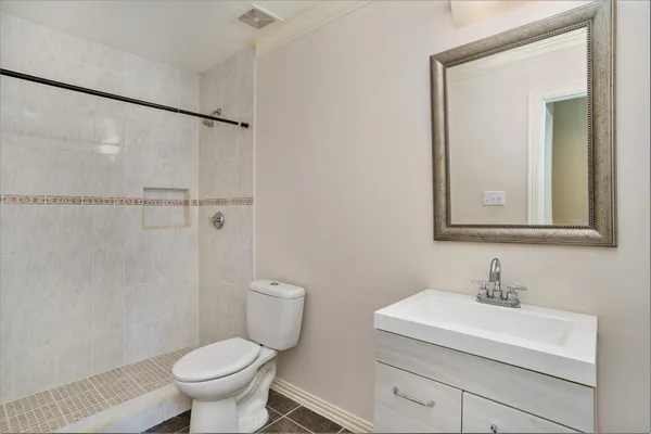 $1,750 | 6319 Hollow Pines Drive, Houston, TX 77049