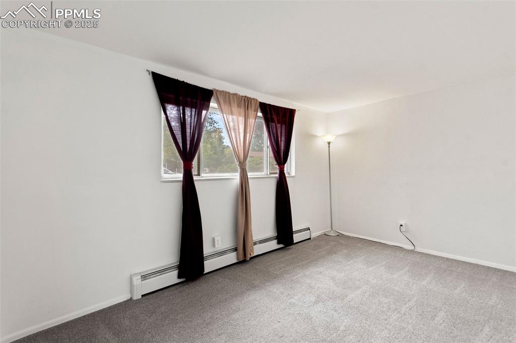 2801 South Reed Street Denver, CO 80227 - Photo 30 of 44 an empty room with mirror