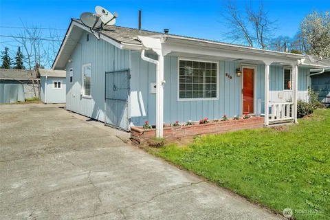 a front view of house with yard