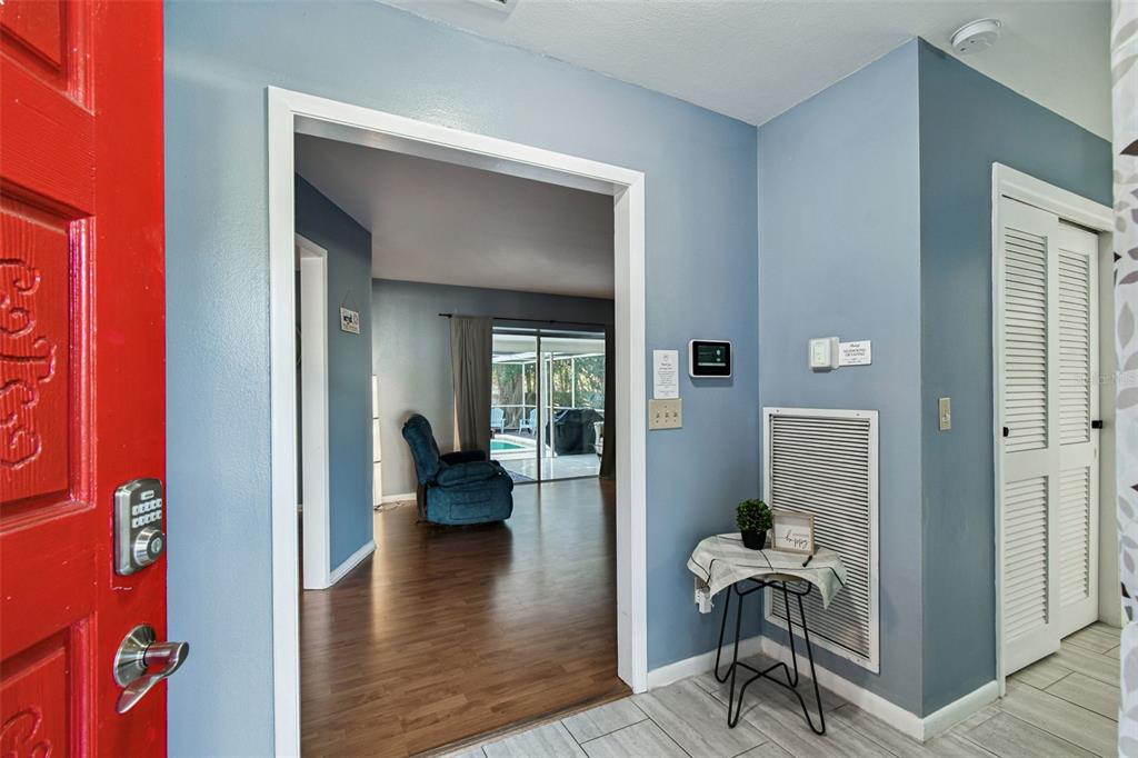 5005 Puritan Road Tampa, FL 33617 - Photo 5 of 77