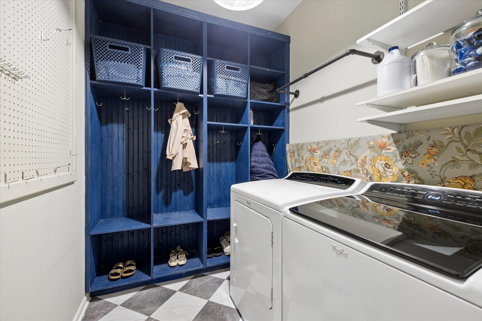 340 Tenby Way Algonquin, IL 60102 - Photo 12 of 36 a utility room with dryer and washer