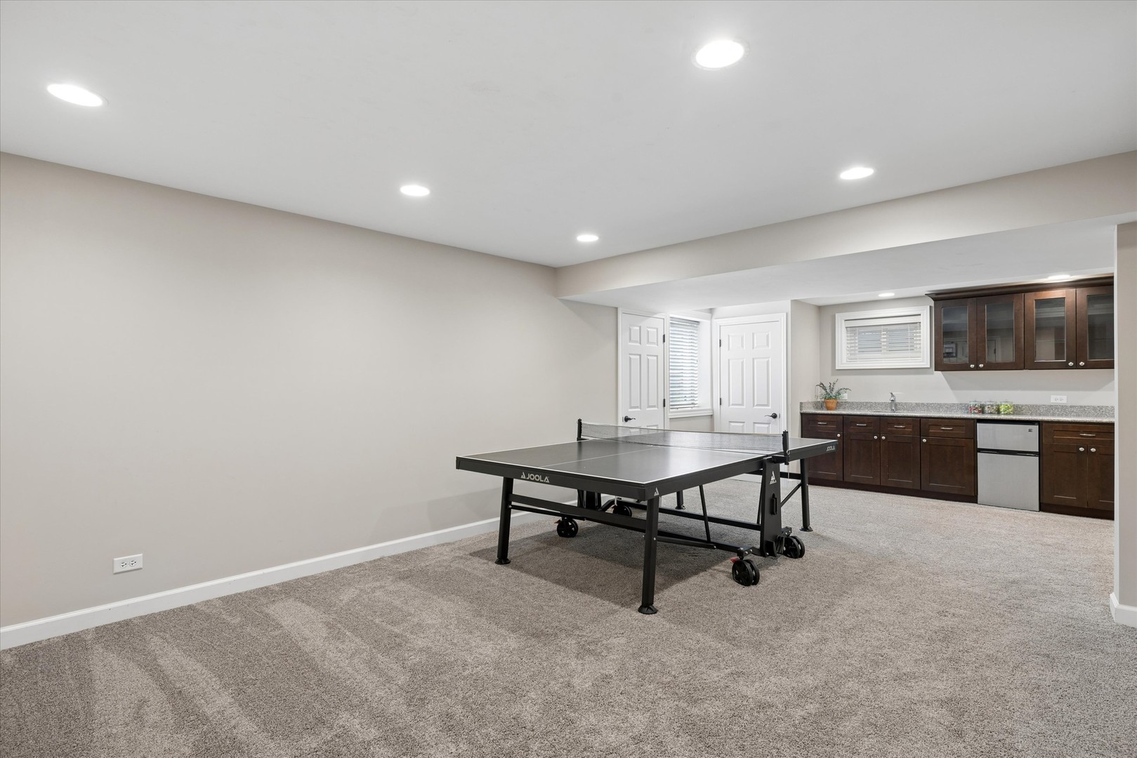 340 Tenby Way Algonquin, IL 60102 - Photo 28 of 36 a view of a room with chairs and kitchen