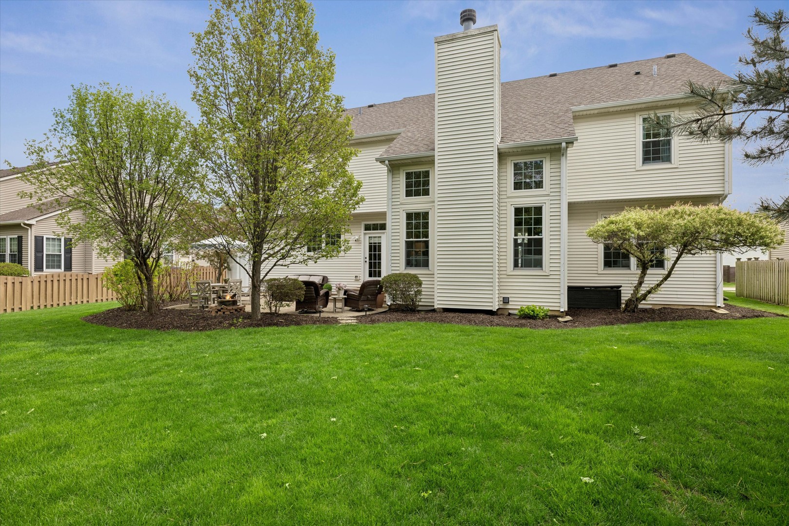 340 Tenby Way Algonquin, IL 60102 - Photo 31 of 36 a view of a house with backyard